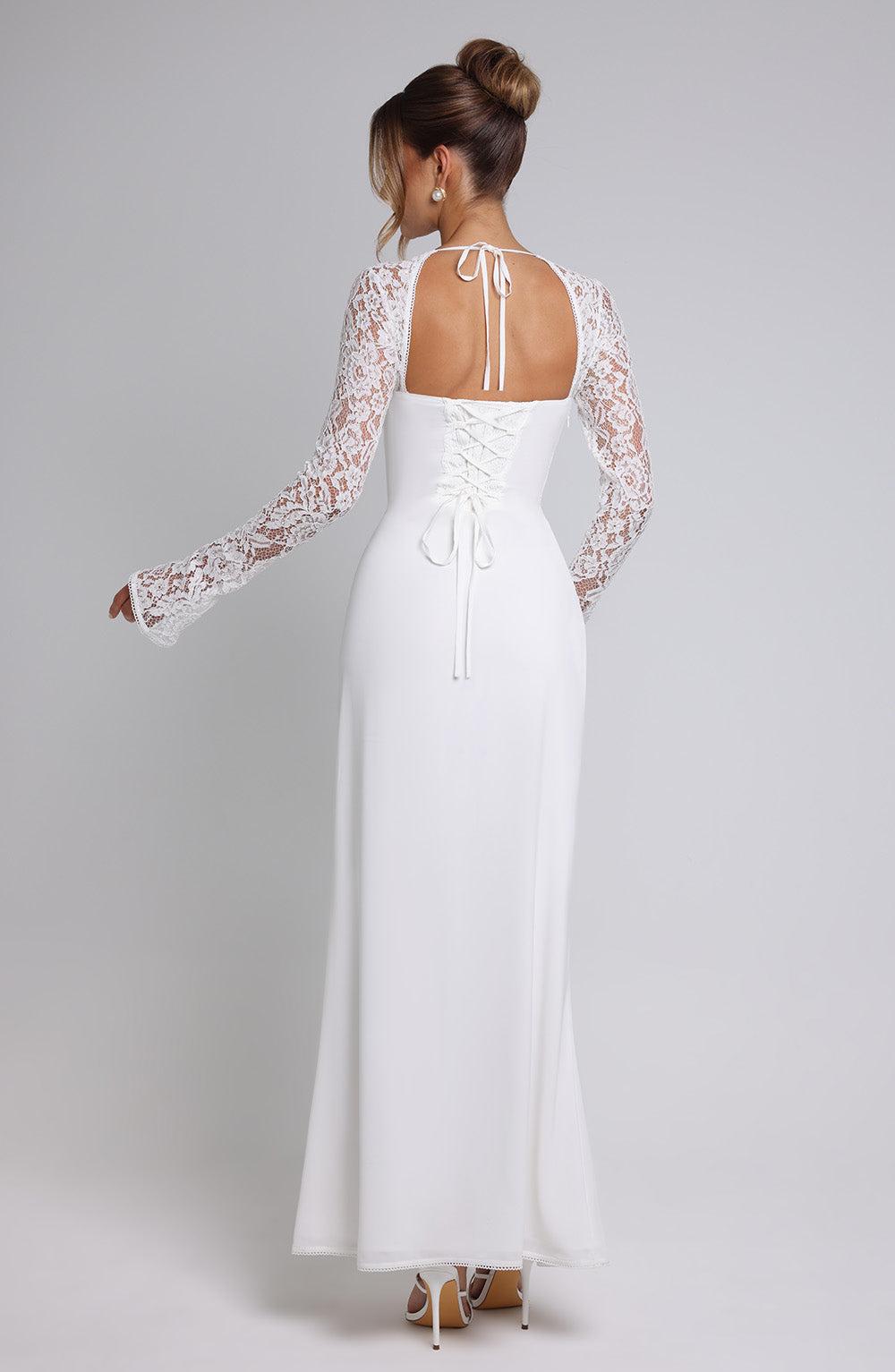 VESTIDO LONGO COM FENDA LATERAL E MANGAS EM RENDA - BRIENNE