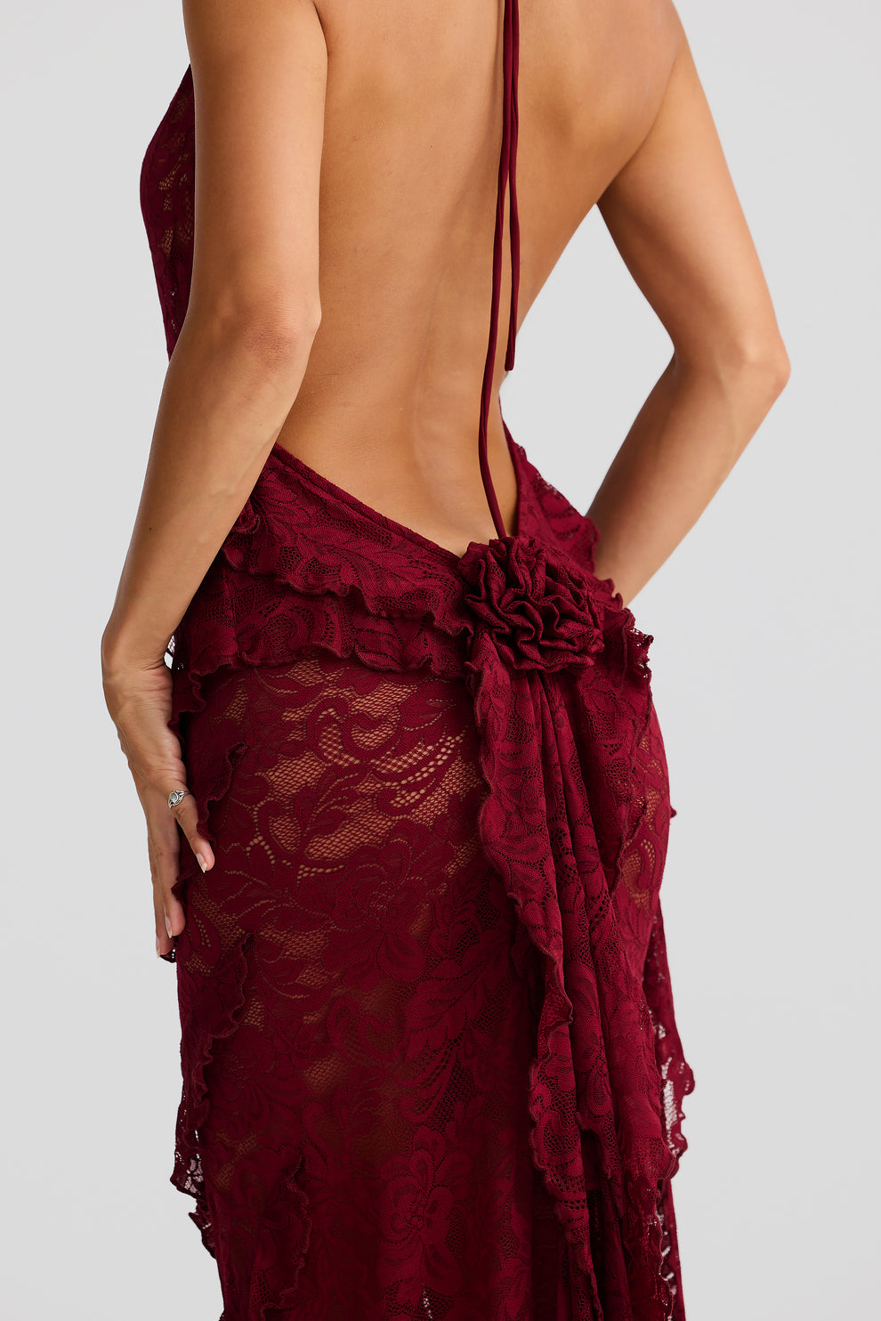VESTIDO LONGO EM RENDA COM DECOTE NAS COSTAS - KIARA