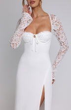 VESTIDO LONGO COM FENDA LATERAL E MANGAS EM RENDA - BRIENNE