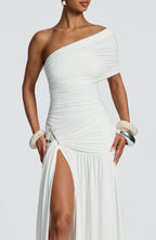 VESTIDO LONGO COM DECOTE A OMBRO E FENDA LATERAL - OVER