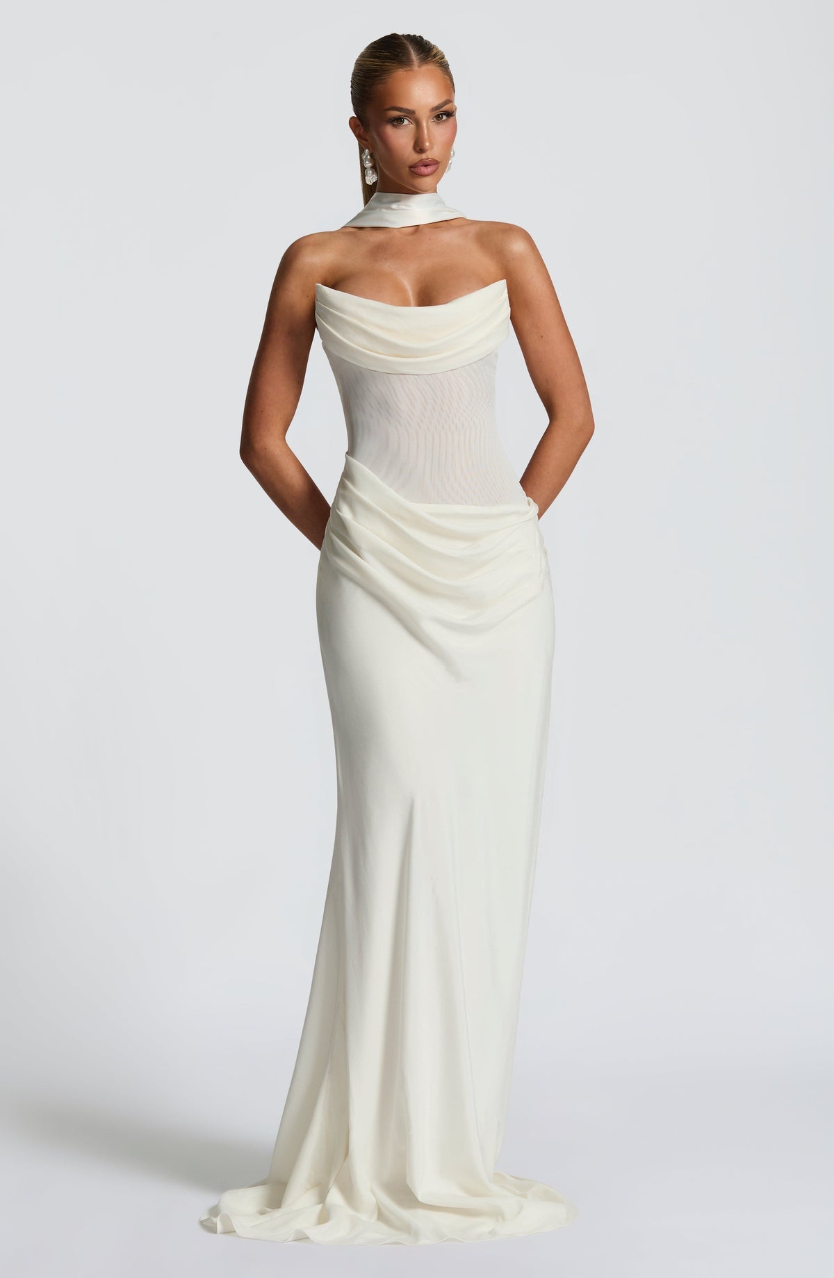 VESTIDO LONGO COM AMARRAÇÃO NAS COSTAS - BRIDE