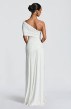 VESTIDO LONGO COM DECOTE A OMBRO E FENDA LATERAL - OVER