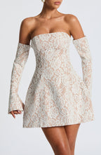 VESTIDO MINI EM RENDA COM DECOTE RETO MANGA LONGA - JASMINE