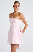 VESTIDO MINI COM DECOTE RETO E LAÇO NAS COSTAS - AMORA
