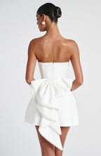 VESTIDO MINI COM DECOTE RETO E LAÇO NAS COSTAS - AMORA