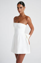 VESTIDO MINI COM DECOTE RETO E LAÇO NAS COSTAS - AMORA