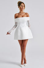 VESTIDO MINI COM DECOTE RETO E MANGAS EM RENDA - JOANA