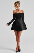 VESTIDO MINI COM DECOTE RETO E MANGAS EM RENDA - JOANA