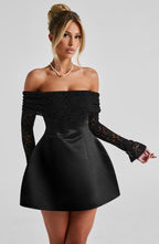 VESTIDO MINI COM DECOTE RETO E MANGAS EM RENDA - JOANA