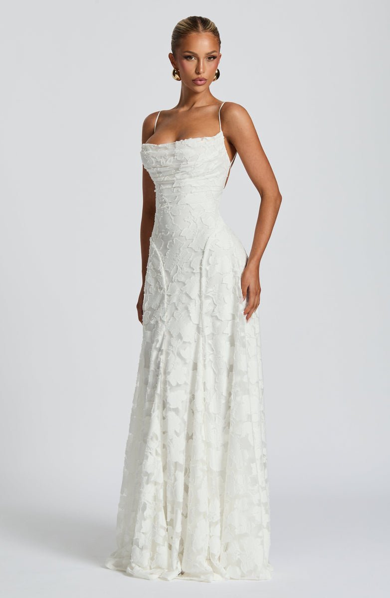 VESTIDO LONGO EM RENDA COM AMARRAÇÃO NAS COSTAS - ROSE - Use Viviena