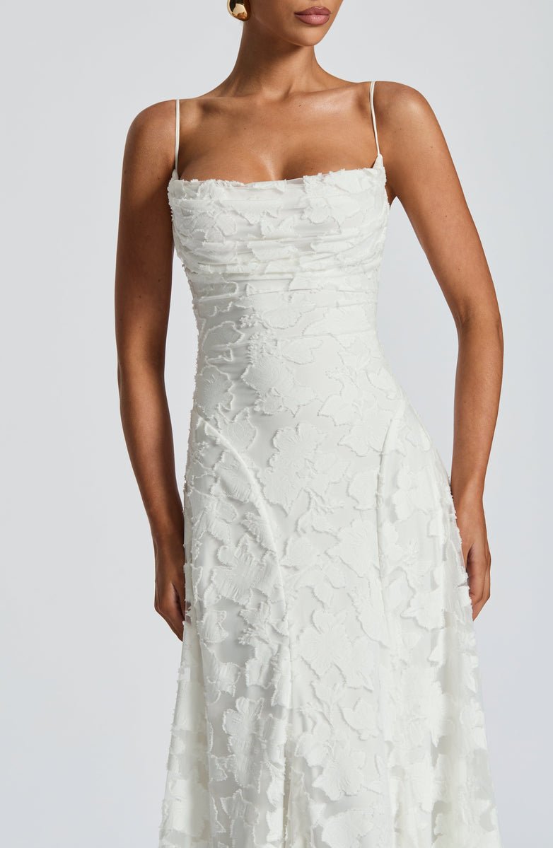 VESTIDO LONGO EM RENDA COM AMARRAÇÃO NAS COSTAS - ROSE - Use Viviena