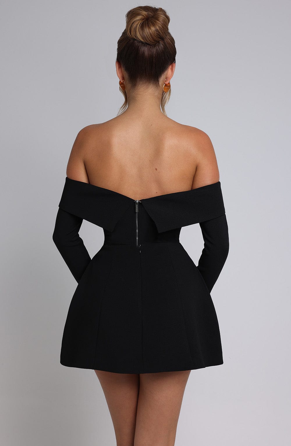 VESTIDO MINI COM DECOTE OMBRO A OMBRO - NARCISA - Use Viviena