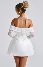 VESTIDO MINI COM DECOTE RETO E MANGAS EM RENDA - JOANA - Use Viviena